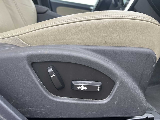 Volvo v60 2.4 d6 awd plug-in hybrid summum 2013 | 3-ktv-67 - afbeelding 19 van  29