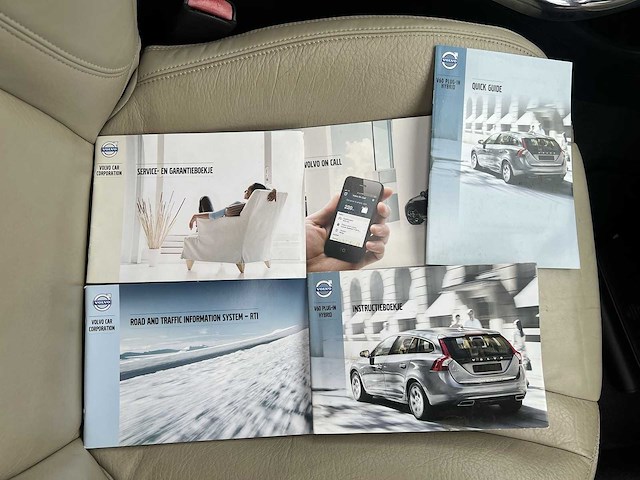 Volvo v60 2.4 d6 awd plug-in hybrid summum 2013 | 3-ktv-67 - afbeelding 20 van  29