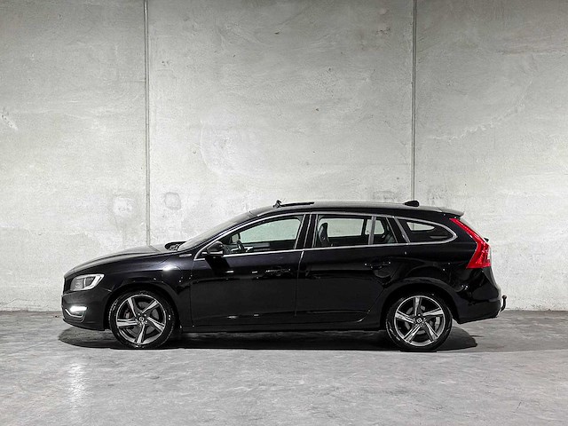 Volvo v60 2.4 d6 awd plug-in hybrid summum 215pk 2013 (origineel-nl), 6-svn-43 - afbeelding 1 van  7