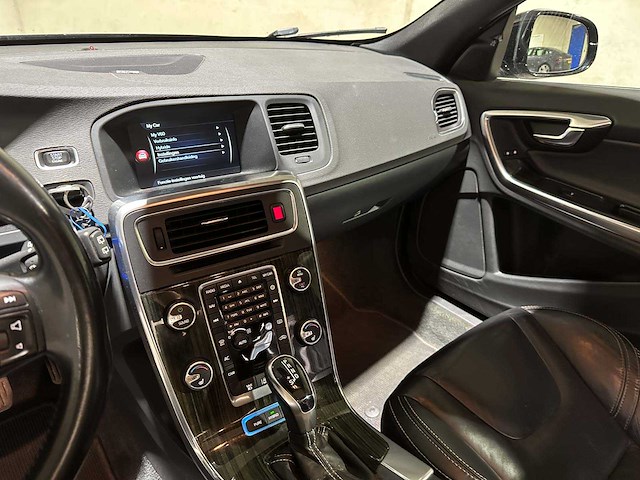 Volvo v60 2.4 d6 awd plug-in hybrid summum 215pk 2013 (origineel-nl), 6-svn-43 - afbeelding 21 van  34