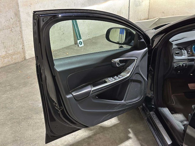 Volvo v60 2.4 d6 awd plug-in hybrid summum 215pk 2013 (origineel-nl), 6-svn-43 - afbeelding 23 van  34