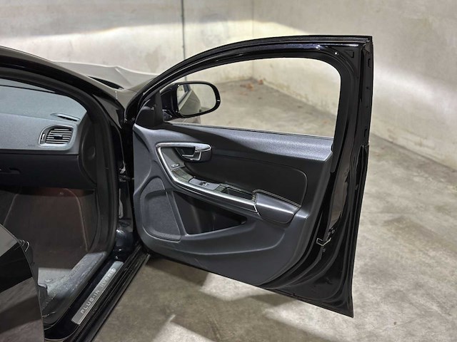Volvo v60 2.4 d6 awd plug-in hybrid summum 215pk 2013 (origineel-nl), 6-svn-43 - afbeelding 26 van  34