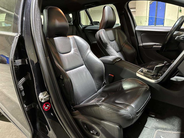 Volvo v60 2.4 d6 awd plug-in hybrid summum 215pk 2013 (origineel-nl), 6-svn-43 - afbeelding 27 van  34
