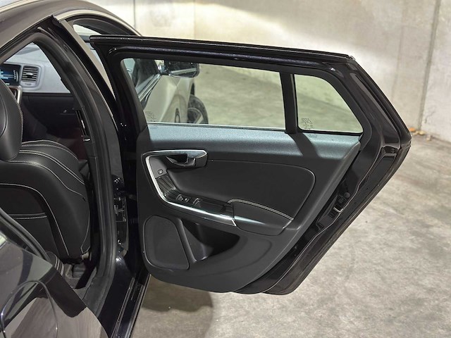Volvo v60 2.4 d6 awd plug-in hybrid summum 215pk 2013 (origineel-nl), 6-svn-43 - afbeelding 30 van  34