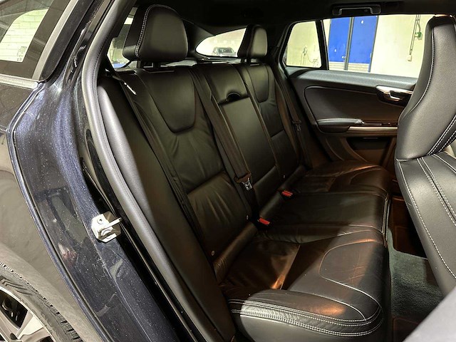 Volvo v60 2.4 d6 awd plug-in hybrid summum 215pk 2013 (origineel-nl), 6-svn-43 - afbeelding 31 van  34
