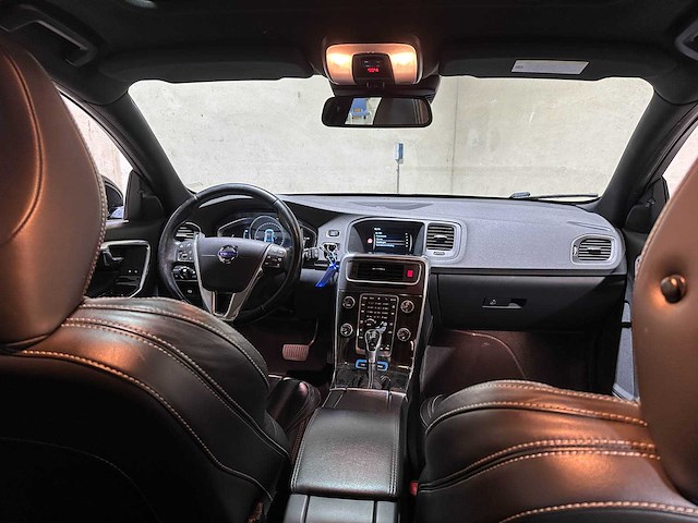 Volvo v60 2.4 d6 awd plug-in hybrid summum 215pk 2013 (origineel-nl), 6-svn-43 - afbeelding 32 van  34