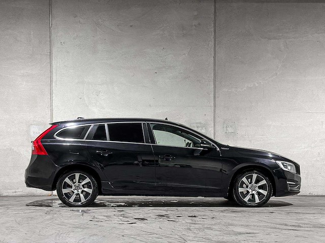 Volvo v60 2.4 d6 awd plug-in hybrid summum 285pk 2013 (origineel-nl), 6-sfg-70 - afbeelding 8 van  23