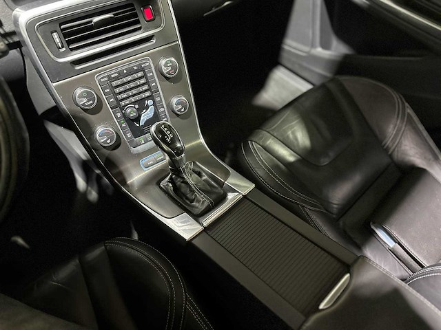 Volvo v60 2.4 d6 awd plug-in hybrid summum 285pk 2013 (origineel-nl), 6-sfg-70 - afbeelding 4 van  23