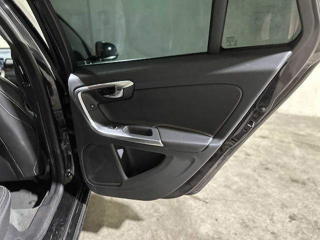 Volvo v60 2.4 d6 awd plug-in hybrid summum 285pk 2013 (origineel-nl), 6-sfg-70 - afbeelding 20 van  23