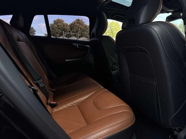 Volvo v60 2.4 d6 awd plug-in hybrid summum | 7-spz-62 - afbeelding 19 van  30