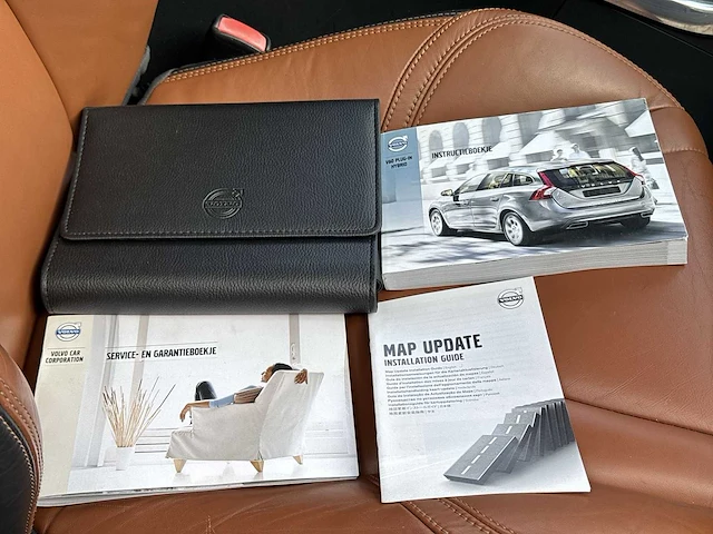 Volvo v60 2.4 d6 awd plug-in hybrid summum | 7-spz-62 - afbeelding 20 van  30