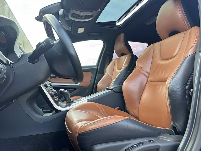Volvo v60 2.4 d6 awd plug-in hybrid summum | 7-spz-62 - afbeelding 23 van  30