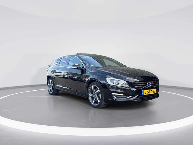 Volvo v60 2.4 d6 awd plug-in hybrid summum | 7-spz-62 - afbeelding 26 van  30