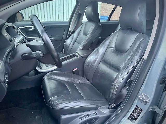 Volvo v60 2.4 d6 awd plug-in hybrid summum automaat, 2-spv-86 - afbeelding 9 van  12