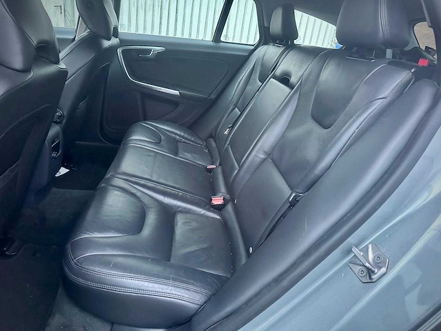 Volvo v60 2.4 d6 awd plug-in hybrid summum automaat, 2-spv-86 - afbeelding 10 van  12