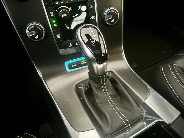 Volvo v60 2.4 d6 awd plug-in hybrid summum automaat 8-sjr-36 - afbeelding 4 van  18
