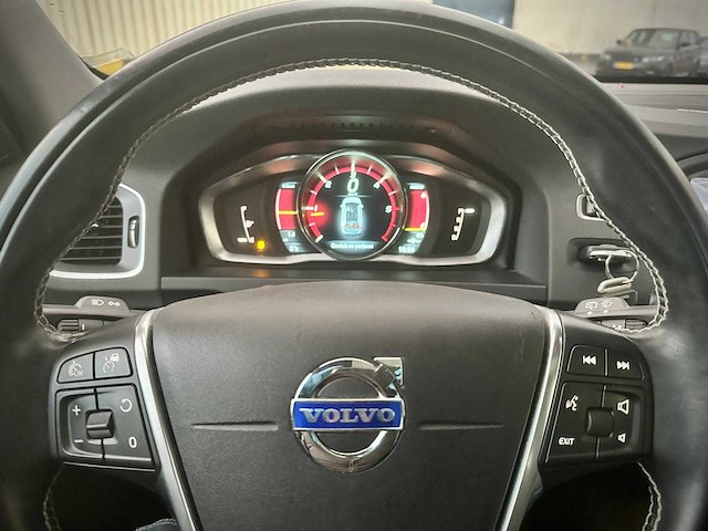 Volvo v60 2.4 d6 awd plug-in hybrid summum automaat 8-sjr-36 - afbeelding 8 van  18
