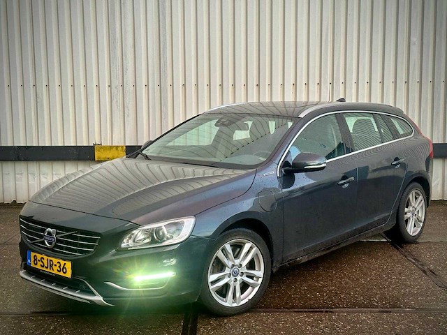 Volvo v60 2.4 d6 awd plug-in hybrid summum automaat 8-sjr-36 - afbeelding 1 van  18