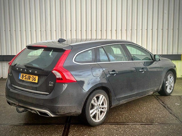 Volvo v60 2.4 d6 awd plug-in hybrid summum automaat 8-sjr-36 - afbeelding 11 van  18