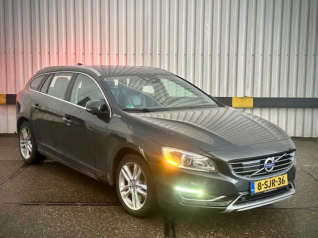Volvo v60 2.4 d6 awd plug-in hybrid summum automaat 8-sjr-36 - afbeelding 12 van  18