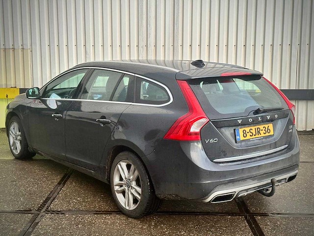 Volvo v60 2.4 d6 awd plug-in hybrid summum automaat 8-sjr-36 - afbeelding 13 van  18