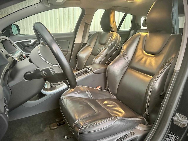 Volvo v60 2.4 d6 awd plug-in hybrid summum automaat 8-sjr-36 - afbeelding 17 van  18