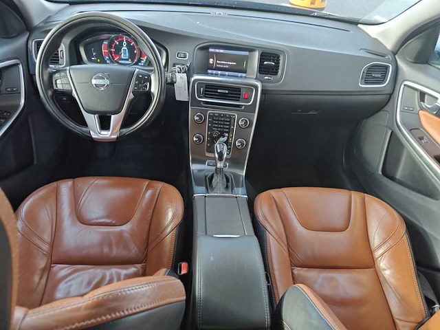 Volvo v60 2.4 d6 awd plug in hybrid summum automaat, 8-sng-44 - afbeelding 3 van  14