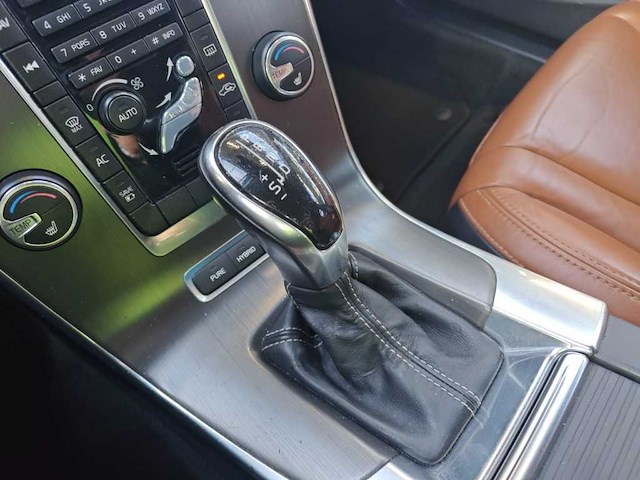 Volvo v60 2.4 d6 awd plug in hybrid summum automaat, 8-sng-44 - afbeelding 2 van  14