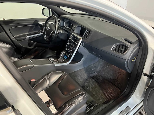 Volvo v60 2.4 d6 awd plug-in summum, 4-tbz-60 - afbeelding 7 van  24