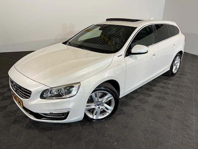 Volvo v60 2.4 d6 awd plug-in summum, 4-tbz-60 - afbeelding 1 van  24