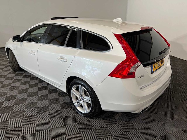 Volvo v60 2.4 d6 awd plug-in summum, 4-tbz-60 - afbeelding 12 van  24