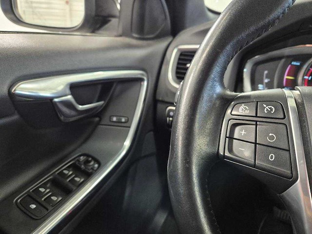 Volvo v60 2.4 d6 twin engine summum, hg-502-h - afbeelding 3 van  17