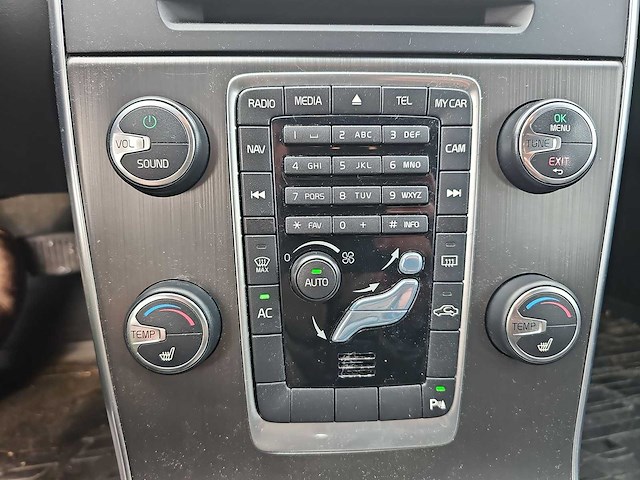 Volvo v60 3.0 t6 awd momentum | 07-rrv-3 i - afbeelding 10 van  28