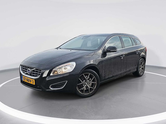 Volvo v60 3.0 t6 awd momentum | 07-rrv-3 i - afbeelding 1 van  14