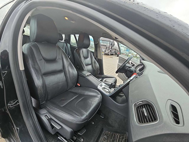 Volvo v60 3.0 t6 awd momentum | 07-rrv-3 i - afbeelding 10 van  14