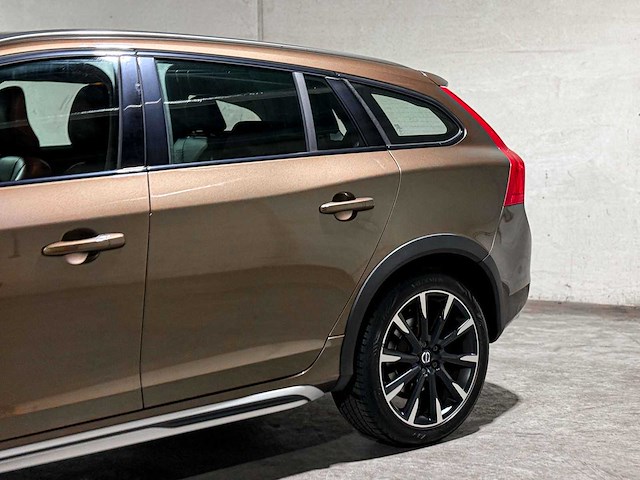 Volvo v60 cross country 2.0 d3 polar+ 150pk 2017, pt-351-g - afbeelding 34 van  40