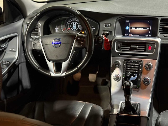 Volvo v60 cross country 2.0 d3 polar+ 150pk 2017, pt-351-g - afbeelding 8 van  40