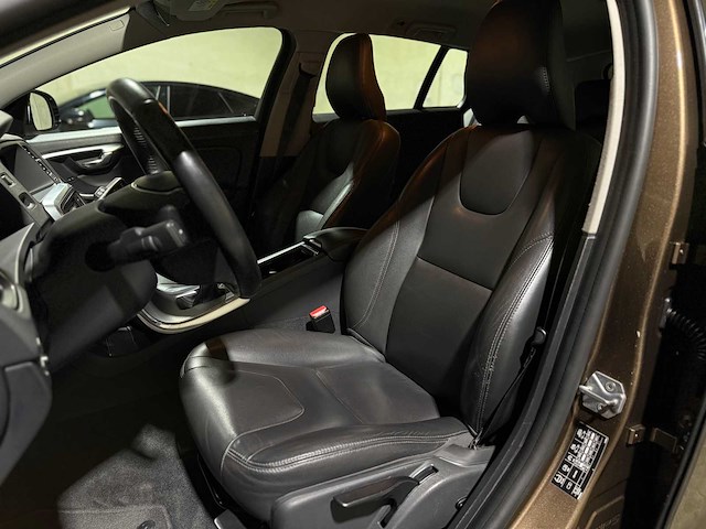 Volvo v60 cross country 2.0 d3 polar+ 150pk 2017, pt-351-g - afbeelding 27 van  40