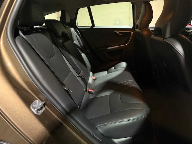 Volvo v60 cross country 2.0 d3 polar+ 150pk 2017, pt-351-g - afbeelding 31 van  40