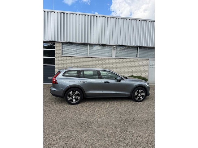 Volvo v60 cross country 2.0 d4 awd intro edition | zr-263-n i - afbeelding 11 van  85