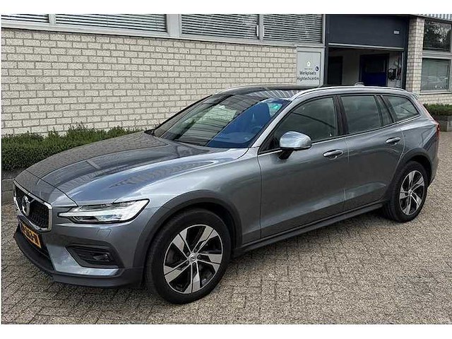 Volvo v60 cross country 2.0 d4 awd intro edition | zr-263-n i - afbeelding 1 van  85