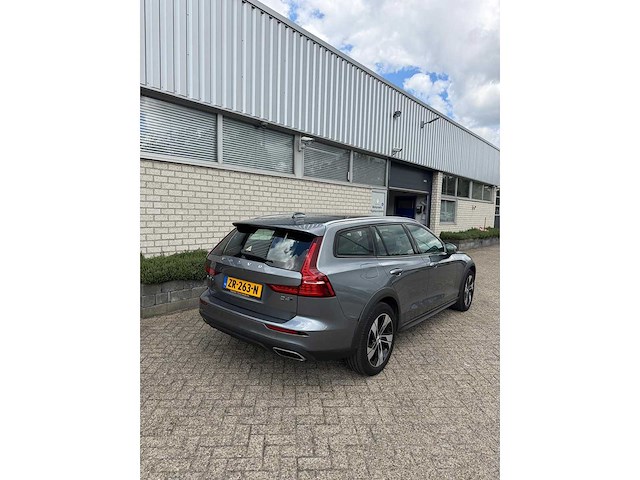 Volvo v60 cross country 2.0 d4 awd intro edition | zr-263-n i - afbeelding 23 van  85