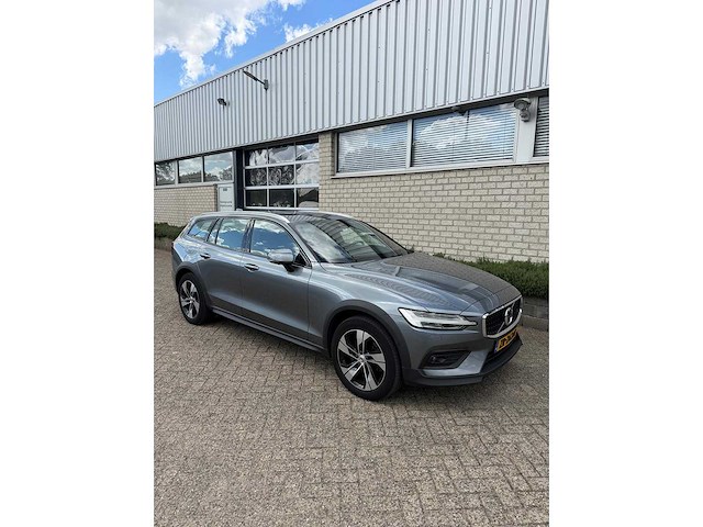 Volvo v60 cross country 2.0 d4 awd intro edition | zr-263-n i - afbeelding 34 van  85