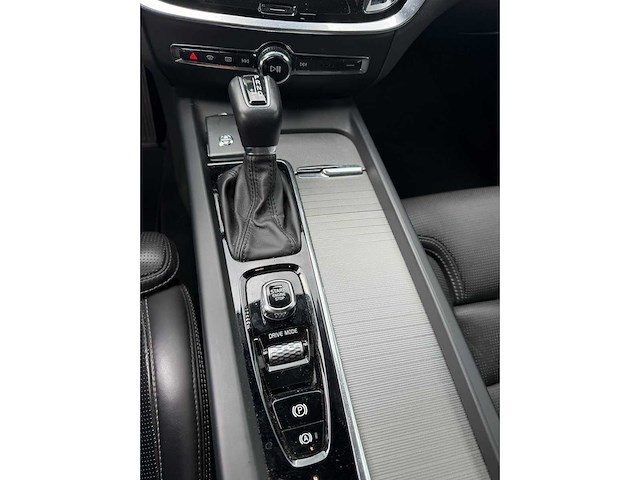 Volvo v60 cross country 2.0 d4 awd intro edition | zr-263-n i - afbeelding 14 van  49