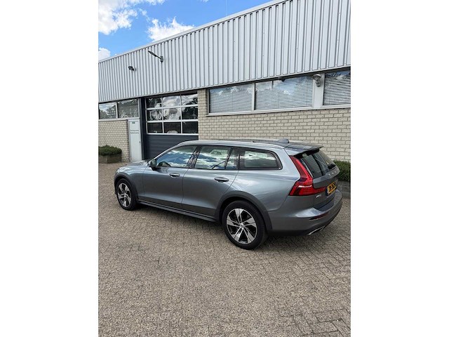 Volvo v60 cross country 2.0 d4 awd intro edition | zr-263-n i - afbeelding 34 van  49