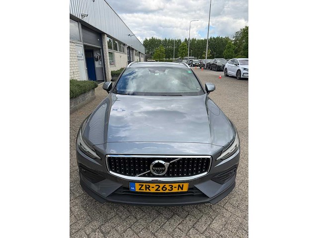 Volvo v60 cross country 2.0 d4 awd intro edition | zr-263-n i - afbeelding 40 van  49