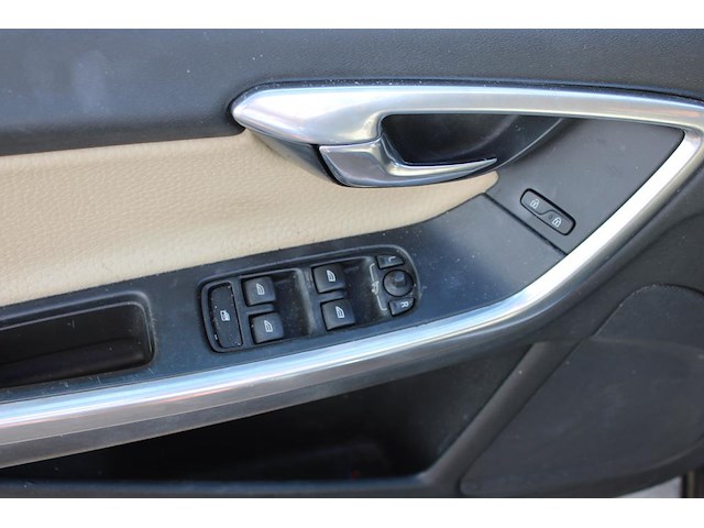 Volvo v60 plug in hybrid automaat met kenteken 5-shn-26 - afbeelding 19 van  19