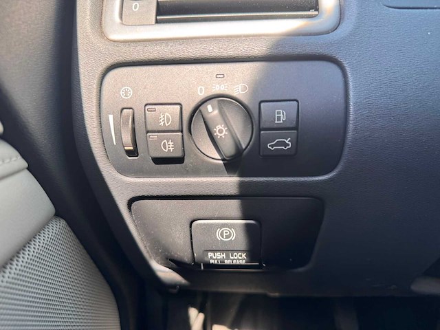 Volvo v70 2.0 d4 limited edition* 82-zfs-7 - afbeelding 2 van  12
