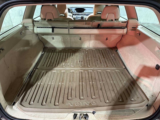 Volvo v70 2.0 d4 summum 181pk 2015 (origineel-nl), gb-859-b - afbeelding 30 van  44