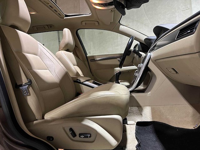 Volvo v70 2.0 d4 summum 181pk 2015 (origineel-nl), gb-859-b - afbeelding 37 van  44